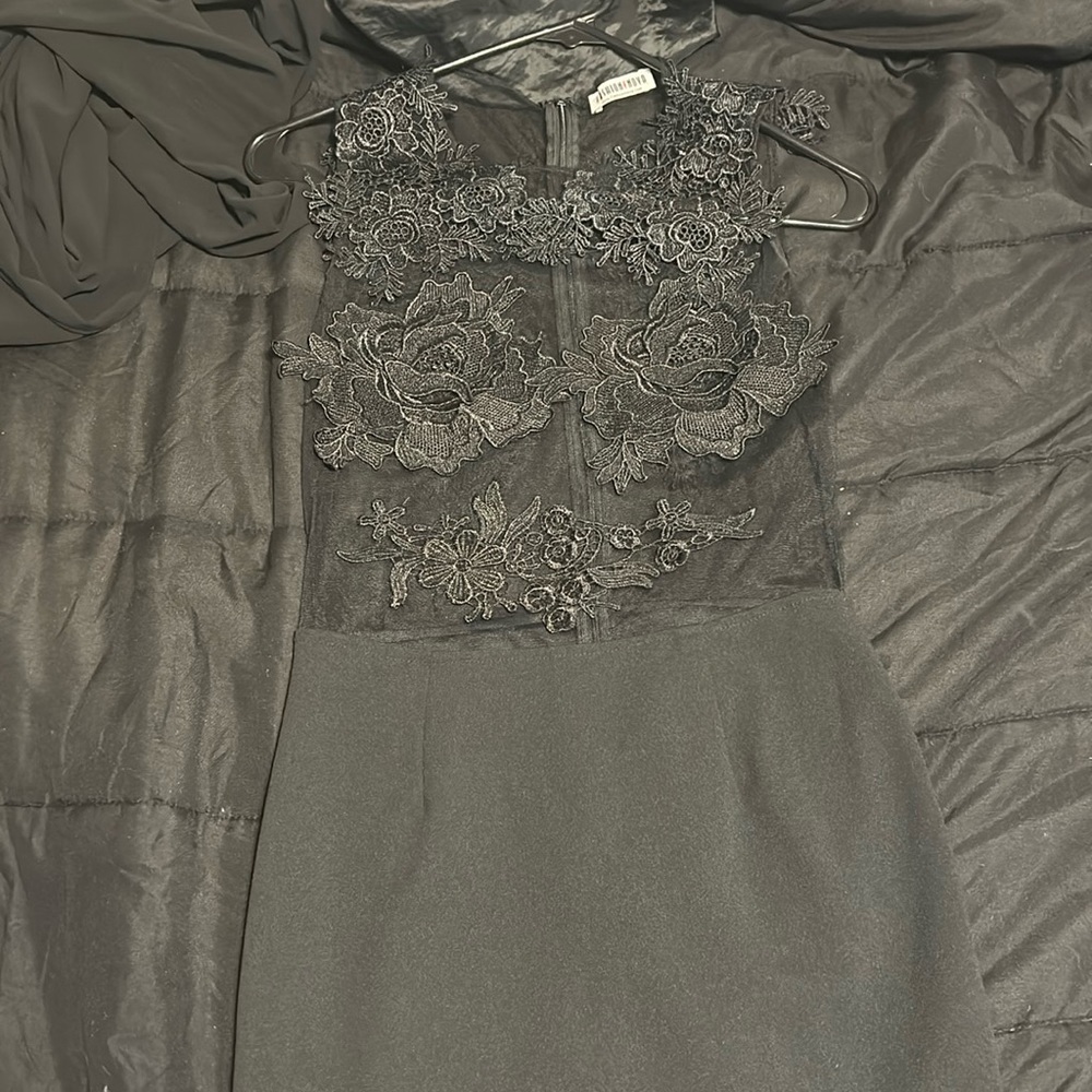 woman’s black dress